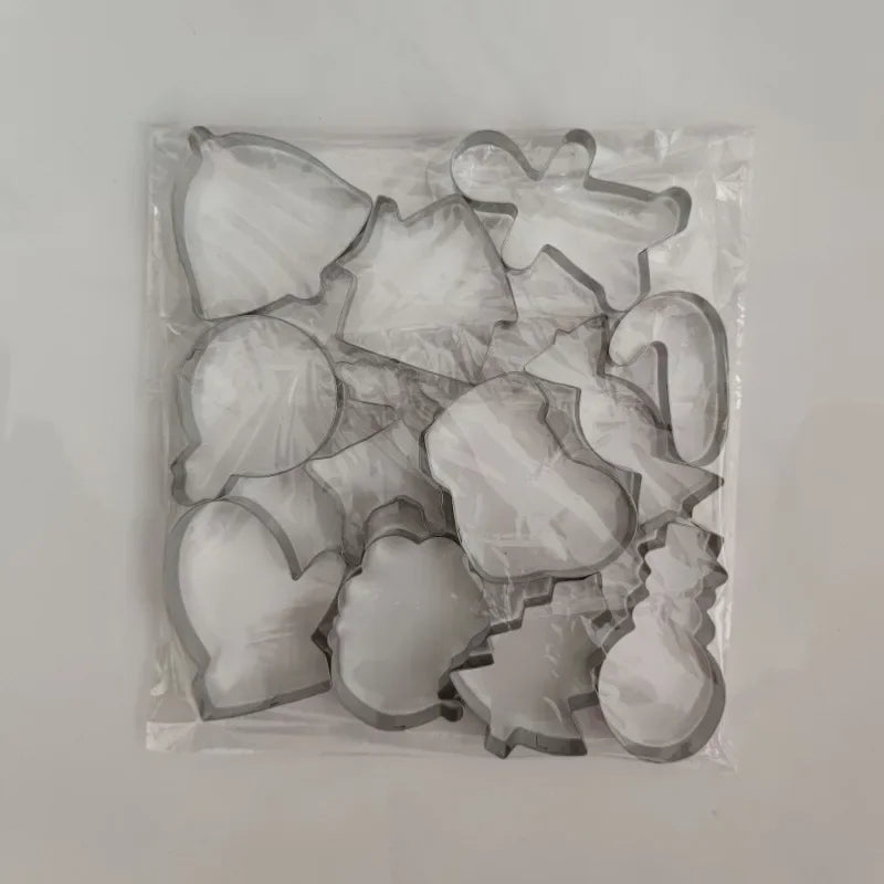 12 pieces/set Christmas Cookie Mould Gingerbread Man/Tree/Snowflake Steel Biscuit Cutters for Christmas DIY Baking Supplies