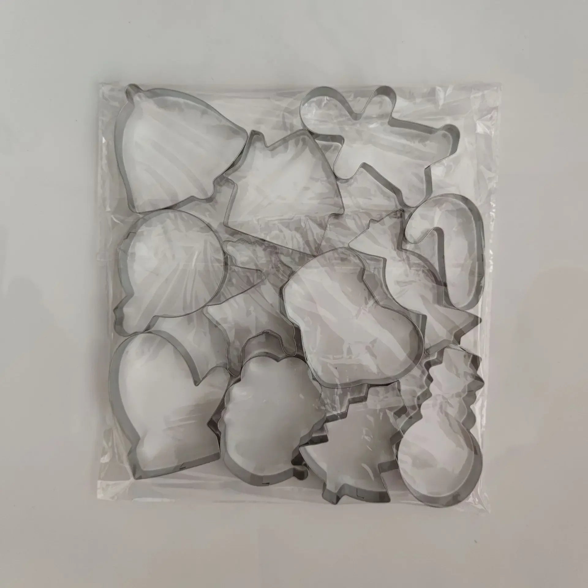 12 pieces/set Christmas Cookie Mould Gingerbread Man/Tree/Snowflake Steel Biscuit Cutters for Christmas DIY Baking Supplies