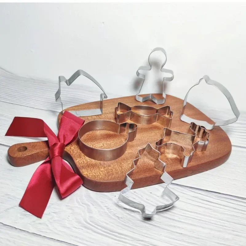 12 pieces/set Christmas Cookie Mould Gingerbread Man/Tree/Snowflake Steel Biscuit Cutters for Christmas DIY Baking Supplies
